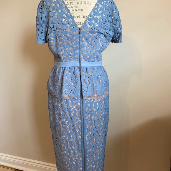 Two-piece set. From BCBG. Size M. Blue and nude. - Picture 4 of 4
